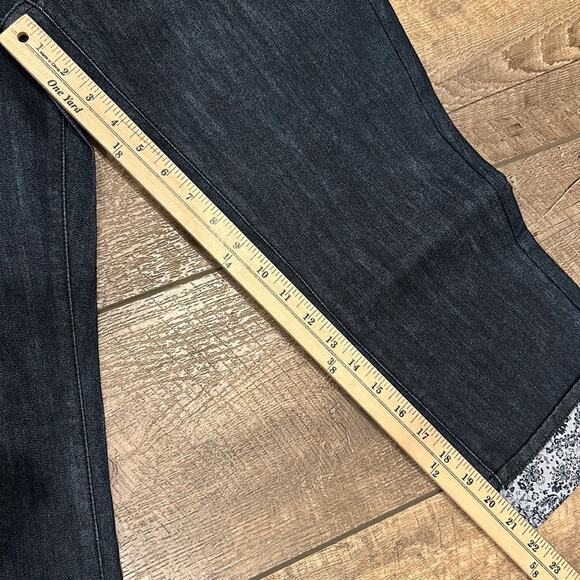 NWT Coldwater Creek Natural Fit Floral Cuff Crop Jeans  8 - Picture 3 of 7